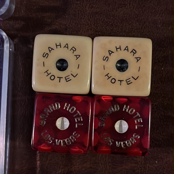 Real Las Vegas dice set & matchbooks! - Picture 2 of 4